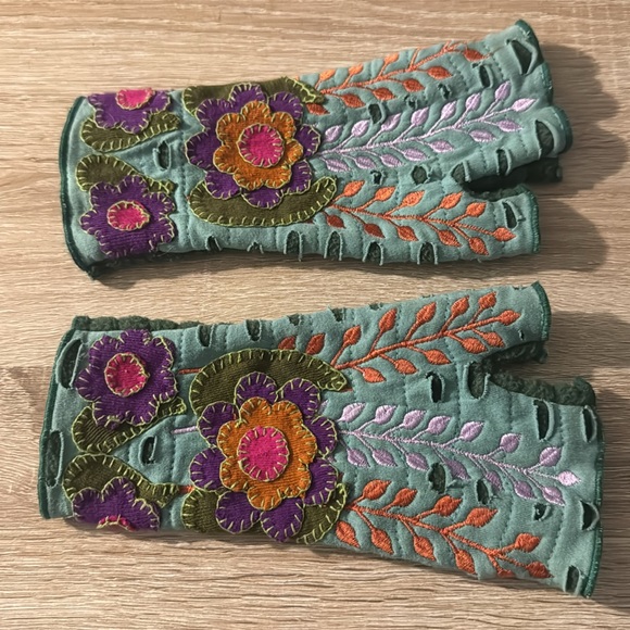 Embroidered Floral Fingerless Gloves - Green with Purple and Orange Accents - Picture 3 of 6